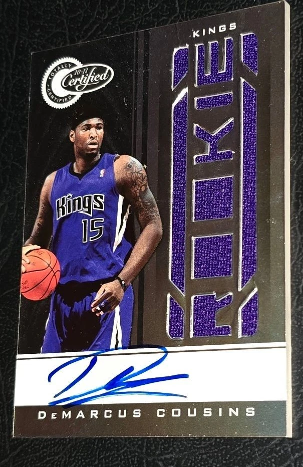 10-11 Totally Certified DeMarcus Cousins 2010-11 RC Auto Jersey #055/593 Kings - Image 1 of 2