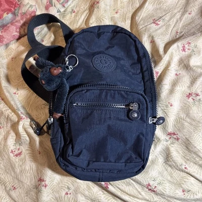 MOCHILA BANDOLERA/BOLSO DE MANO KIPLING BLAKE SLING NYLON AZUL MARINO Foto 1 de 4