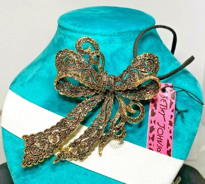 BETSEY JOHNSON GRANDE ELEGANTE MOÑO DORADO GRIS CRISTALES PIN/COLGANTE CORDÓN LIBRE Foto 1 de 4