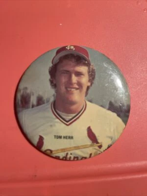 Broche lembrança estádio de beisebol Tom Herr St Louis Cardinals botão 3" liga principal de beisebol - Imagem 1 de 2