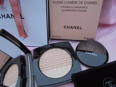 CHANEL PLISSÉ LUMIÈRE DE CHANEL ILLUMINATING POWDER mit Tragetasche - Bild 1 von 4