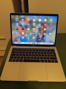Apple MacBook Pro 13.3" (256GB SSD, Intel Core i5, 2.3GHz , 8GB) Laptop - Grigio - Photo 1/9