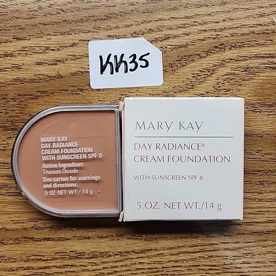 Mary Kay Day Radiance Cream Foundation Rose Beige 1501 D Shape New w/ Box - Image 1 of 4