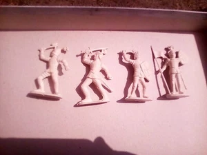 VINTAGE CHARBENS PLASTIC KNIGHTS X 28. - Picture 1 of 1