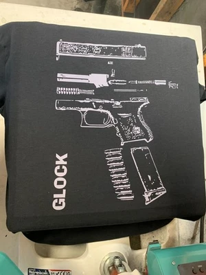 Camiseta In Glock We Trust | Camiseta gráfica estampada completa a doble cara Foto 1 de 3