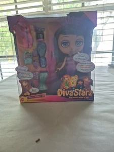 Diva Starz sprechende Modepuppe Nikki. Neu im Karton - Bild 1 von 9