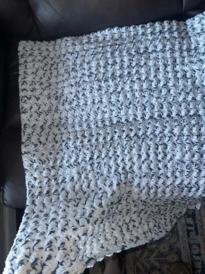 Manta de algodón de ganchillo o afgana en hilo blanco y gris núcleo de casa núcleo de abuela Foto 1 de 4