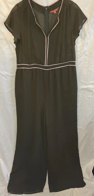 Macacão Modcloth Chiffon Verde Oliva com Acabamento Rosa Manga Curta Tamanho XL - Imagem 1 de 4