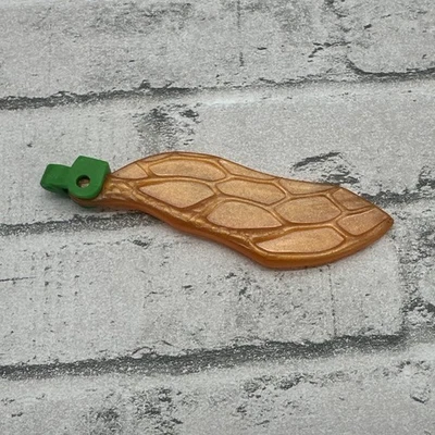 Vtg Transformers Beast Wars Sky Shadow RIGHT WING Deluxe Class green yellow part - Image 1 of 2