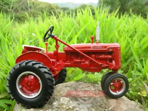 Diecast Farmall B Red Agricultural Tractor Model Toys Vehicles 1:16 Scale Gifts - Picture 1 of 11