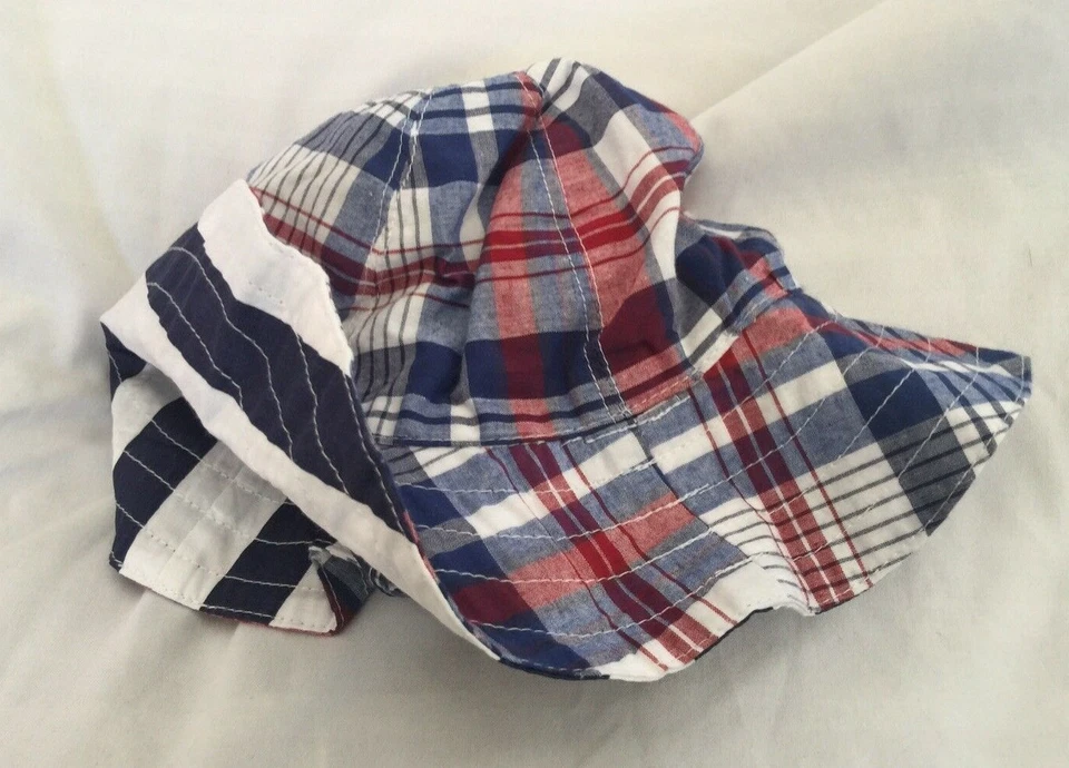 Sombrero reversible Pottery Barn Kids azul a rayas a cuadros 3-6 meses nuevo sin etiquetas Foto 1 de 2