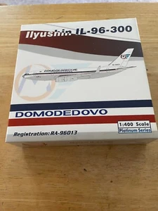 PHOENIX PREMIUM SERIES - 1/400 - ILYUSHIN IL-96-300 - DOMODEVOVO - Bild 1 von 3