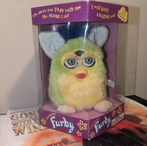 Vintage 1998 Tiger Electronics Furby 70-800 Kiwi NUOVO SIGILLATO verde giallo blu - Foto 1 di 7