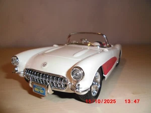 Chevrolet Corvette 1957 Cabrio in weiss/rot Vitrinenmodell in 1:24 von Bburago - Bild 1 von 7