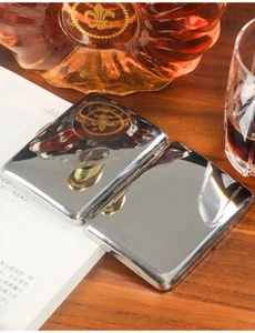 Estuche para cigarrillos de tabaco de metal con espejo plateado para 18 cigarrillos regulares - Imagen 1 de 8