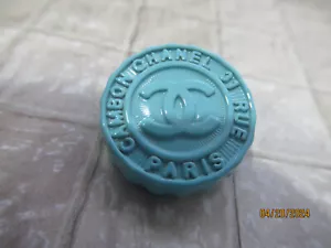 CHANEL 1 turquoise painted METAL BUTTON CC LOGO 22 MM LOT 1 - Picture 1 of 3