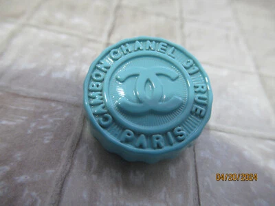 CHANEL 1 turquoise painted  METAL BUTTON CC LOGO 22 MM  LOT 1 - Image 1 of 3