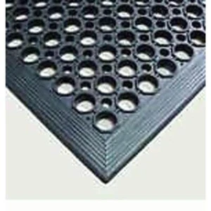 New Safety Ring Industrial Rubber Mat 90 x 150cm Wet Area with Large Drain Holes - Picture 1 of 3