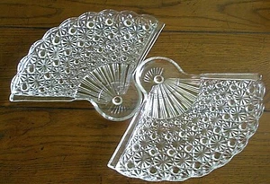 Juego de 2 bandejas de plato con ventilador de margarita y botón de vidrio transparente vintage Grannycore - Imagen 1 de 6