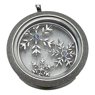 Origami Owl Grande Medallón Plateado Cara y Espalda "Copos de Nieve" Plato Azul Y Transparente Foto 1 de 4