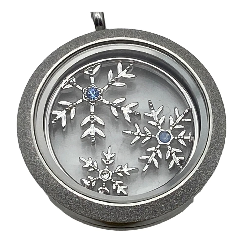 Origami Owl Grande Medallón Plateado Cara y Espalda "Copos de Nieve" Plato Azul Y Transparente Foto 1 de 4