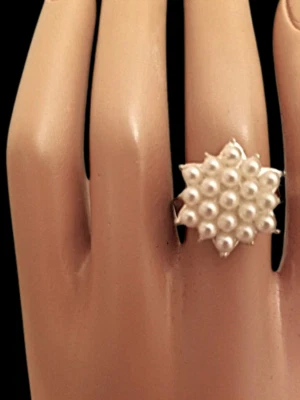 Жемчужное кольцо Кластер из 20 смоляных жемчужин в непотускневшей оправе из нержавеющей стали - Изображение 1 из 4