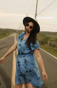 Neu mit Etikett Cloth & Stone Anthropologie Liv Batik-Tencel-Kleid vorne zum Binden blau Größe 1x - Bild 1 von 10