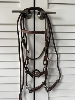 Кожаная уздечка и бит для западной лошади Tory, коричневая железная латунная с креплением с круглыми вожжами - Изображение 1 из 4