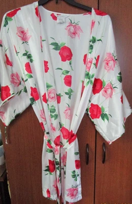 Secret Treasure Nightgown & Robe Set Roses Sz 3XL Polyester Gown Bust 53 L 34 - Image 1 of 4