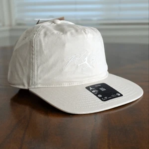 Cappello Nike Air Jordan Flight Pro Strap 5 Pannelli Beige Bianco Cappellino Regolabile Taglia M/L - Foto 1 di 12