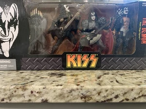 Kiss Gene Simmons 2005 McFarlane Toys Super Stage Figuren 3 Stück Figuren  - Bild 1 von 6