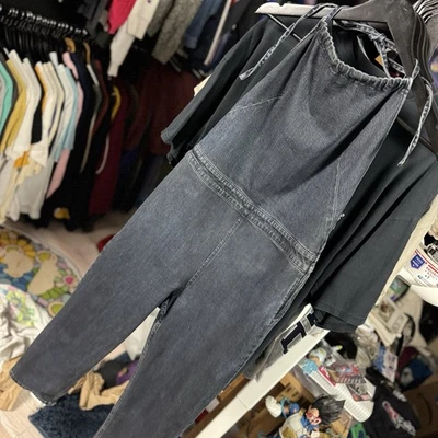 Mono de mezclilla Free People cuello halter mameluco espalda abierta boho para mujer Foto 1 de 4