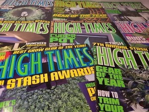 Lot of 8 HIGH TIMES Magazine STASH AWARDS Issues (1990s & 2000s) Best Grow Gear - Foto 1 di 10