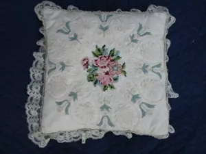 Vintage "Floral Spray" Crewel Stickkissen Shabby Chic - Bild 1 von 2