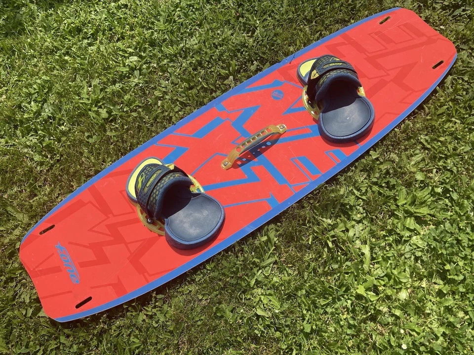 F-One Kiteausrüstung:  Board mit Kite 12 qm +  Bar - Bild 1 von 4