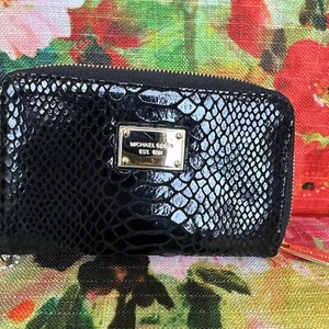 Michael Kors Wallet Zip Wristlet Python Embossed Black Leather GUC - Picture 1 of 7