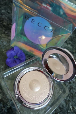 Becca pearl glow luster glow powder new in box .32oz in pure pearl - Image 1 of 4
