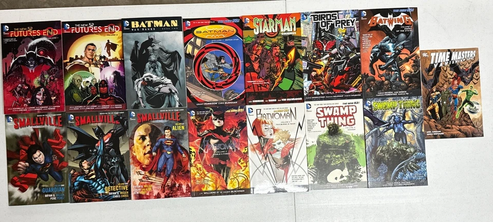 Lote 15 Novelas Gráficas DC Batman Smallville Swamp Thing Starman Batwoman +más Foto 1 de 4