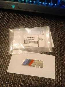 Insignia original BMW M Sport insignia de ala lateral plateada brillante 45x15 mm 2x par - Imagen 1 de 4