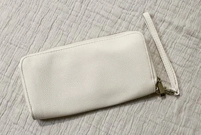 Cartera con cremallera Merona crema marca Target circa 2018-2020, bolso de mano blanco roto Foto 1 de 4