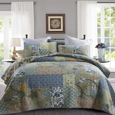 California King Quilt Set - Bohemian Farmhouse Patchwork Floral Pattern Reversi - Image 1 of 4