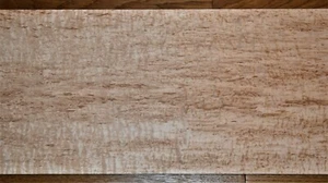 Figuras pesadas rizadas acolchadas madera de arce suave 22-15/16" x 9-1/2" x 1/8" Luthier - Imagen 1 de 4