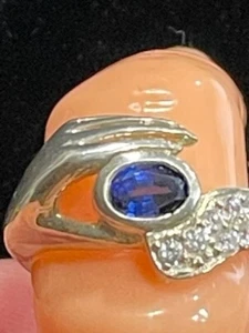 DQ Sterling Silver Hand holding Sapphire/ CZ Diamonds Ring Size 8 Stunning - Picture 1 of 11
