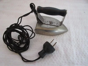 Vintage Child's toy Iron Baby Betsy Ross electric Iron "WORKS" - Picture 1 of 5