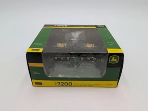 1/64 SpecCast John Deere 12 Row 7200 MaxEmerge 2 Corn Planter  - Picture 1 of 4