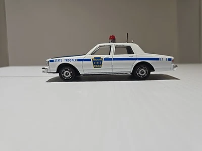 Chevrolet Caprice State 1988 rosa coleccionable construido en fábrica escala 1:43... Foto 1 de 4