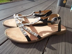 PAVERS STUNNING BLACK T BAR OPEN TOE FLATS WITH RHINESTONE FRONT SZ EU 39 UK 6 - Picture 1 of 8