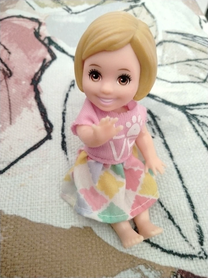 Boneca Barbie Kelly loira 2015 cabelo moldado  - Imagem 1 de 4