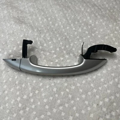OEM. Manija de puerta exterior para Volkswagen Golf GTI 2010-2014 delantera izquierda. Foto 1 de 4