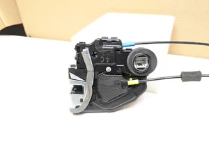 Actuador de cierre de cerradura de puerta trasera derecha 13-20 Lexus GS350 / 450h con cables - Imagen 1 de 10